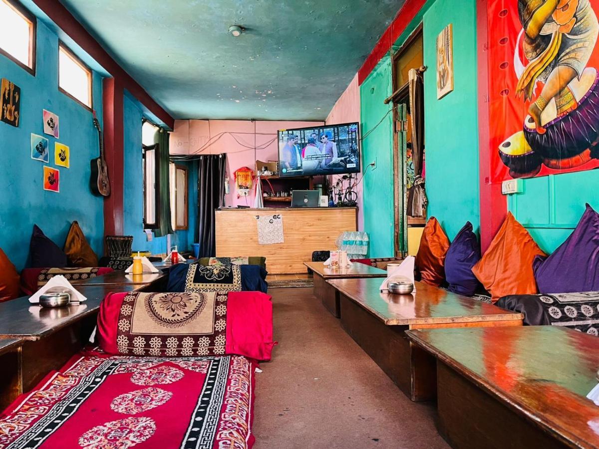 Non Stop Cafe Hostel & Stay Manāli Esterno foto