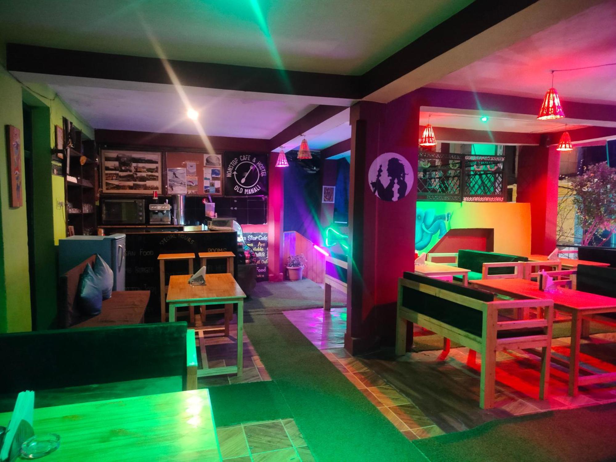 Non Stop Cafe Hostel & Stay Manāli Esterno foto