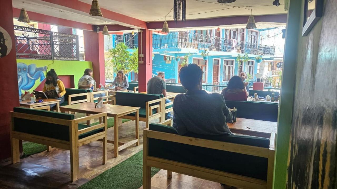 Non Stop Cafe Hostel & Stay Manāli Esterno foto