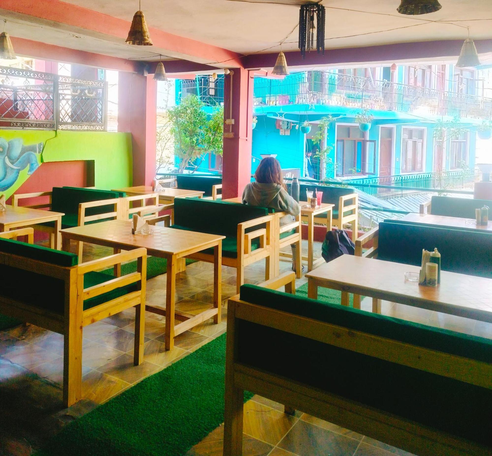 Non Stop Cafe Hostel & Stay Manāli Esterno foto