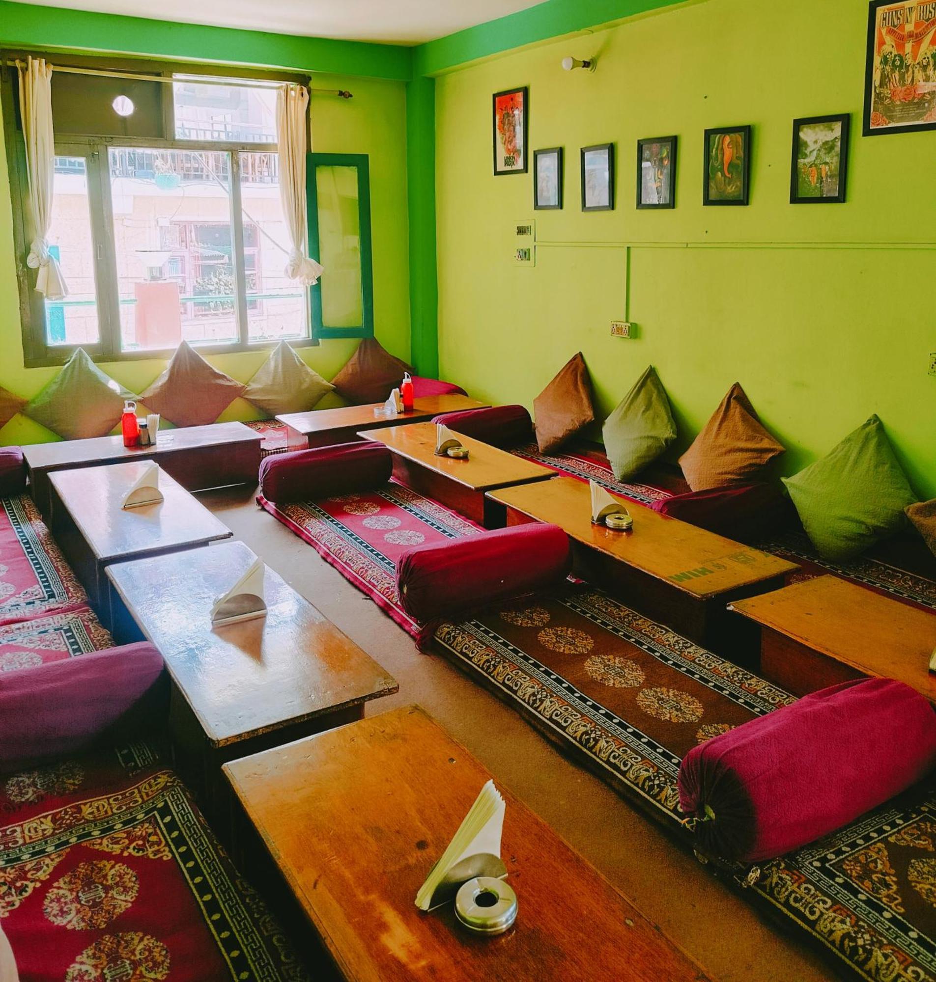 Non Stop Cafe Hostel & Stay Manāli Esterno foto