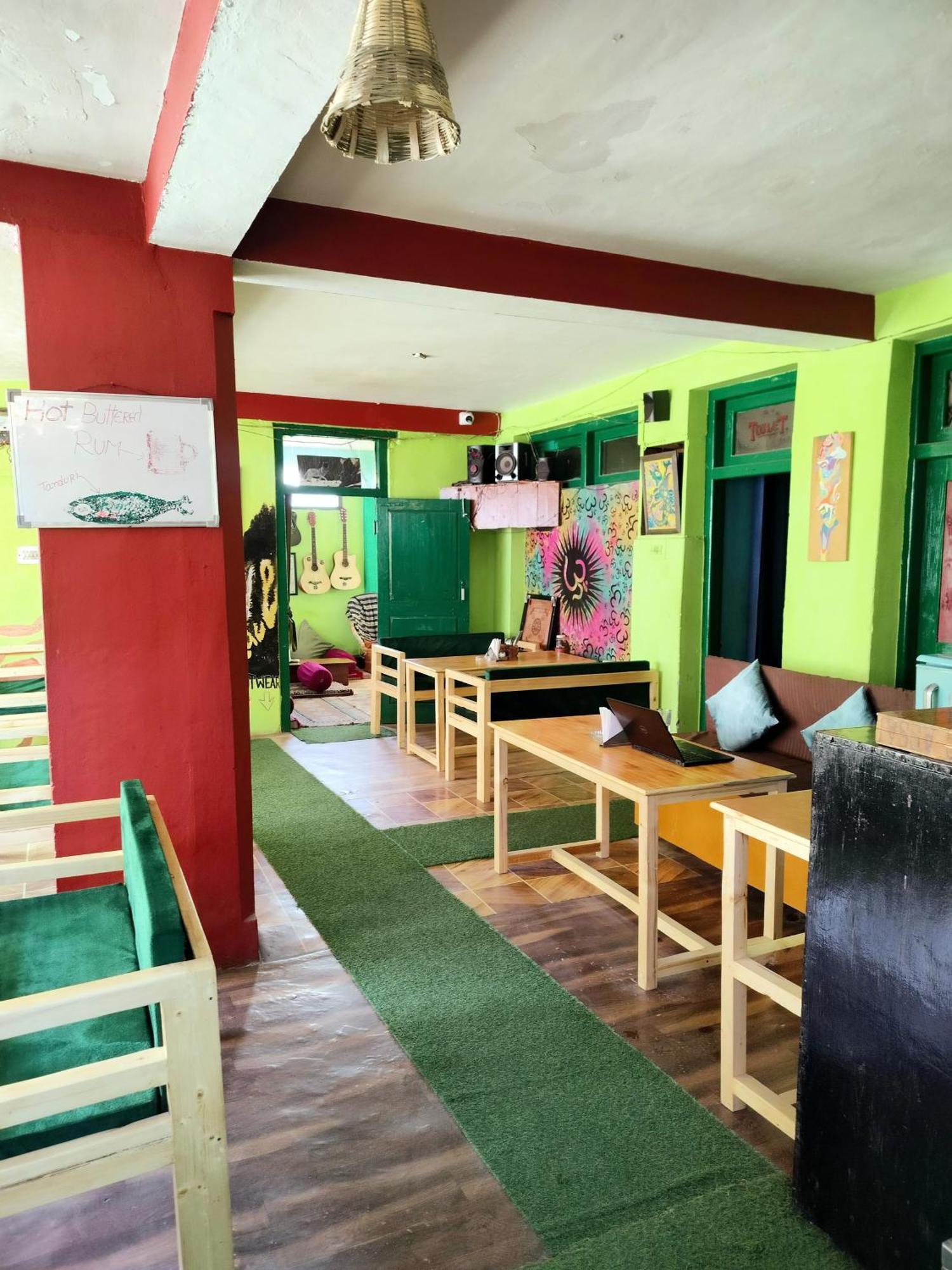 Non Stop Cafe Hostel & Stay Manāli Esterno foto