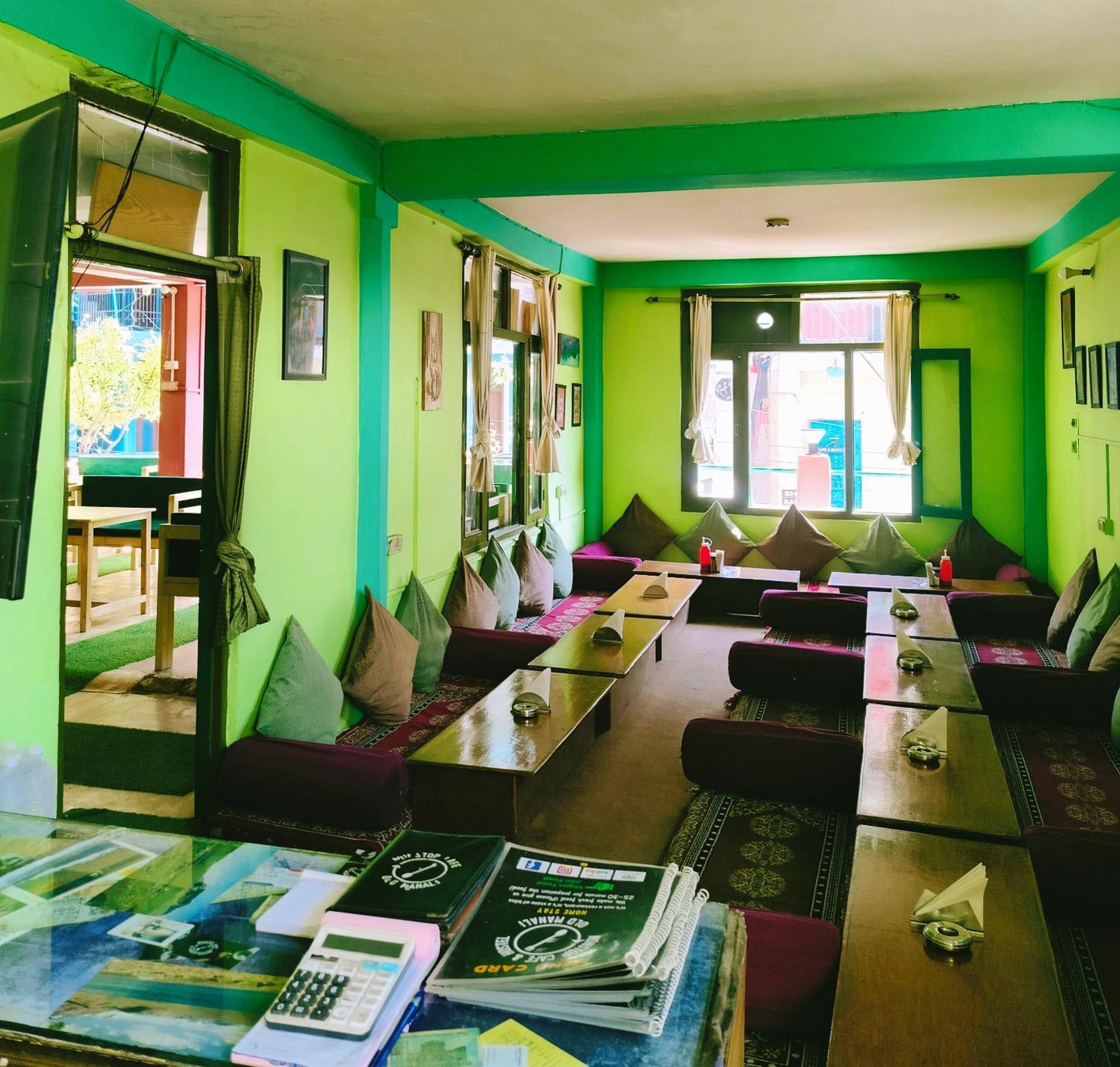 Non Stop Cafe Hostel & Stay Manāli Esterno foto