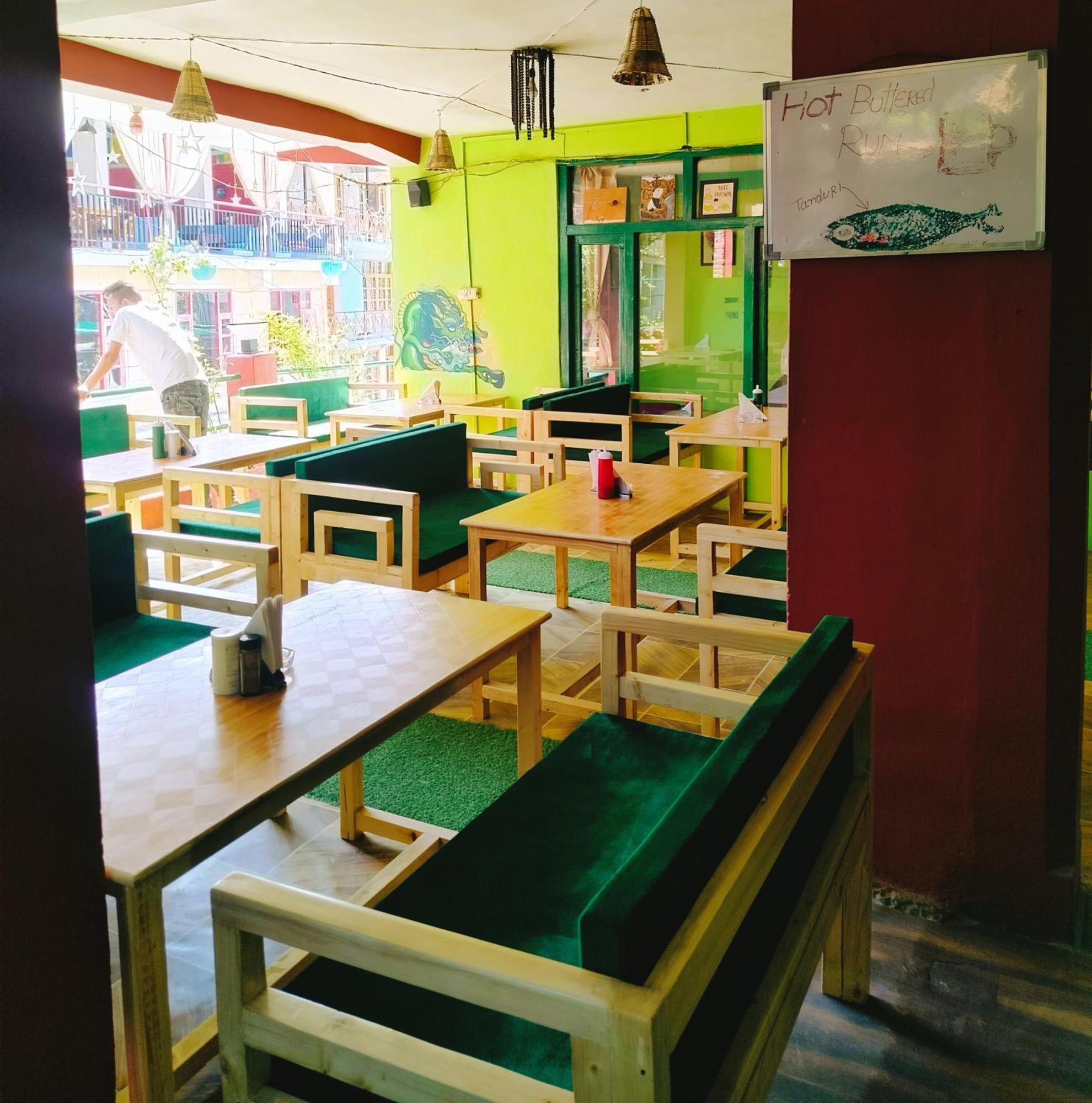Non Stop Cafe Hostel & Stay Manāli Esterno foto
