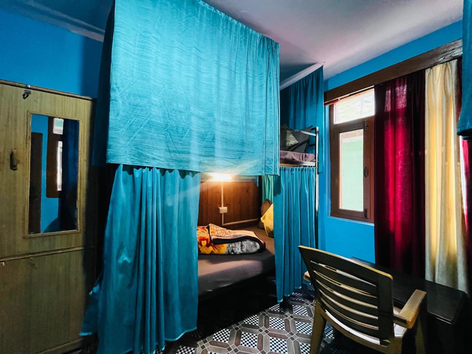 Non Stop Cafe Hostel & Stay Manāli Esterno foto